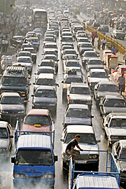 Una caravana de coches en un atasco.