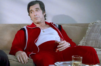 Al Pacino lanzado al chandalismo de sofá.