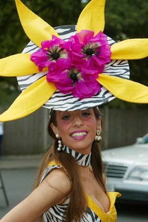 Un sombrero hortero con un floripondio.