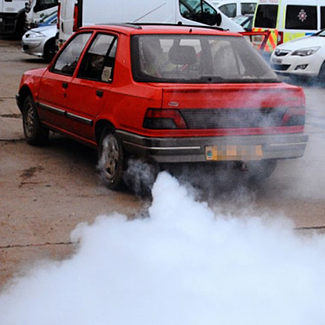 El humazo de un coche.